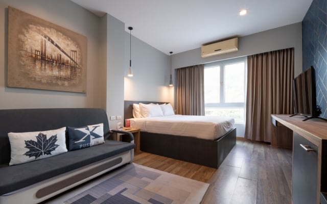 Estadia elegante e acessível em Silom, com quartos modernos e acesso Wi-Fi gratuito. - Foto 9