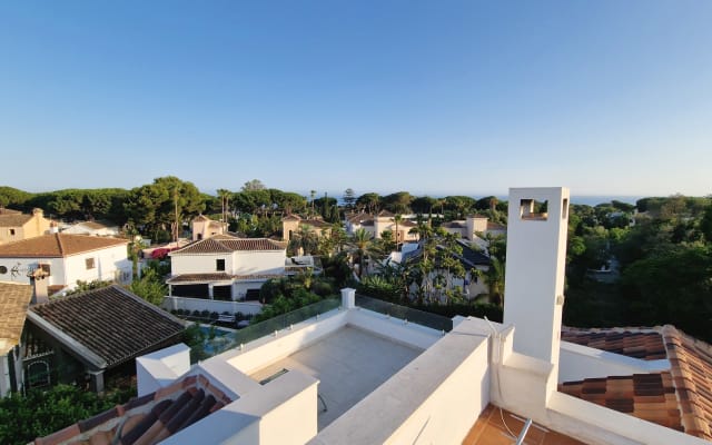Luxury Ensuite Room in Villa w/ Pool - Walk to Cabopino Beach - Picture 4