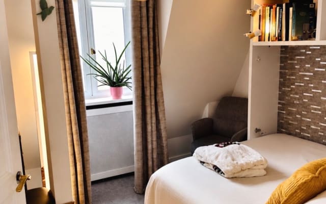 GayParisChic
Cosy room in beautiful apartment - Paris 7e