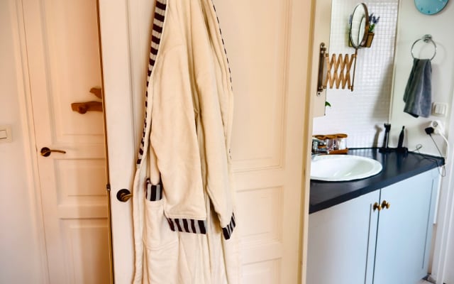 GayParisChic
Cosy room in beautiful apartment - Paris 7e