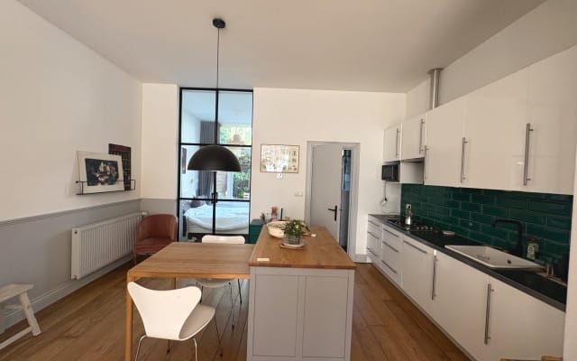 Estudio luminoso y espacioso en De Pijp con jardín