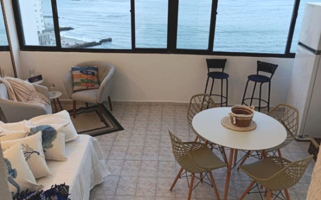 piso frente a la playa
buena ubicación lugar seguro
