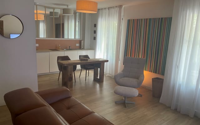 LE CITADIN. Habitación en piso zen en el centro de la ciudad.