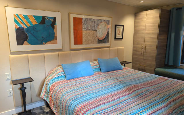 Bill's listing on misterb&b - King sized bed convertible to twins upon request.