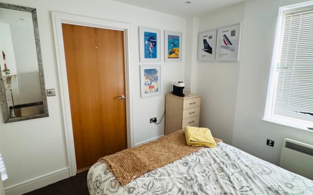 Arsenal room in an Apart. with private bathroom.