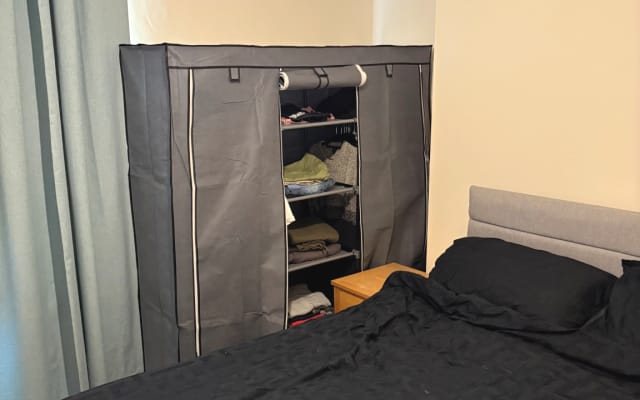 Discreto appartamento con 1 camera da letto condiviso con l'host.