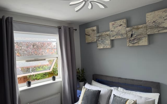 Gareth's listing on misterb&b - Bedroom 