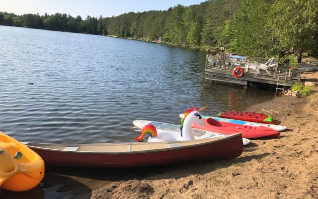 Casa de campo pequena em Kawartha Lakes