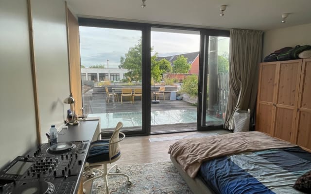 Chambre lumineuse dans un appartement spacieux près du canal de...