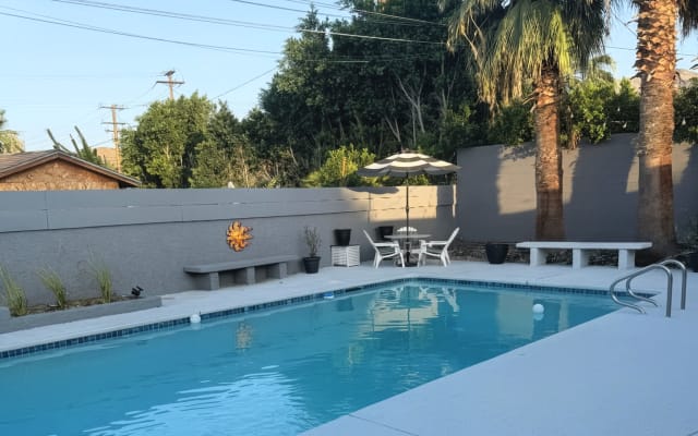 Moderne private Oase aus der Mitte des Jahrhunderts in der Nähe von Palm Springs - Foto 10