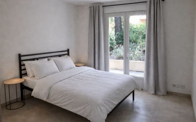 Maison climatisée de plain pied avec vue sur le Lubéron & beau jardin