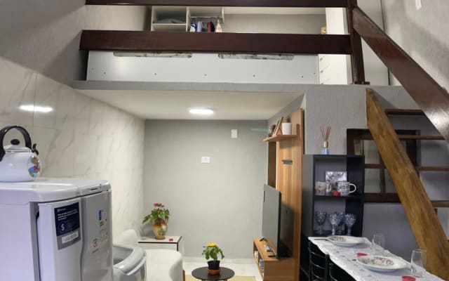 Charmoso Studio Loft Moderno com Mezanino.