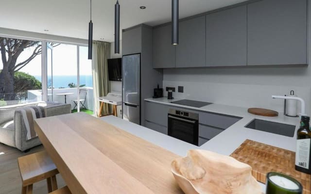 Gryphon Penthouse Camps Bay | Gay-Run Adults-Only Oasis Sea View