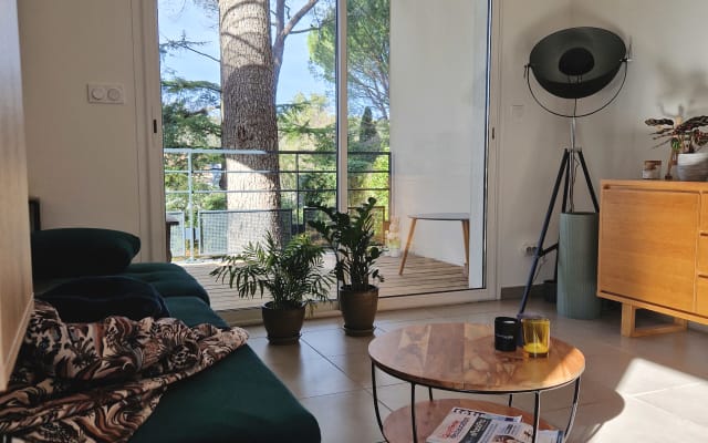 Forest view apartment, Aiguelongue district