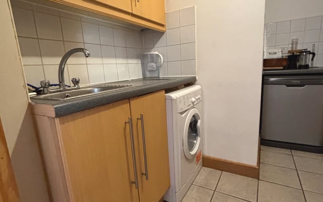 LGBTQ+ Friendly Double Room Beside Phoenix Park