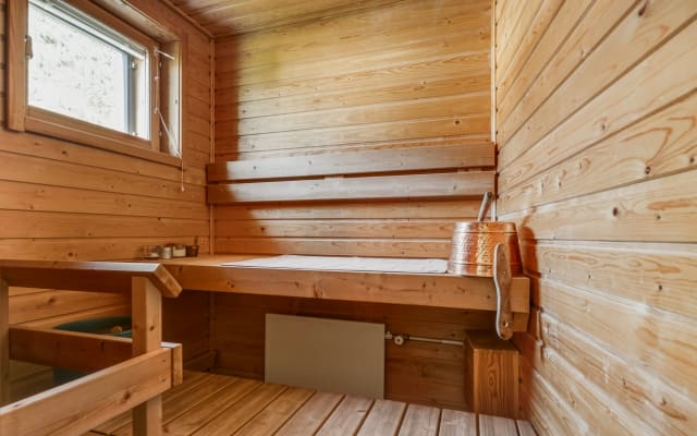 L'annuncio di Mika su misterb&b - Sauna