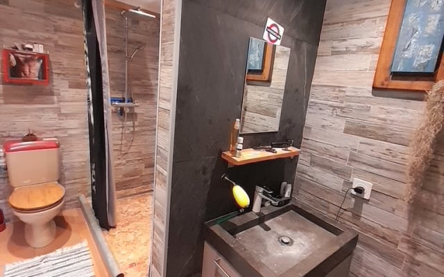 Annonce de Jean-michel sur misterb&b - Douche Italienne WC au rez de chaussé