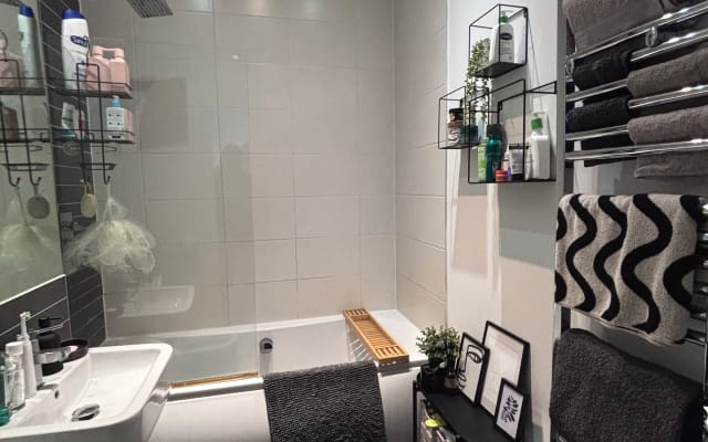 Stilvolle 2-Bett-Wohnung in der Nähe von Bolton Centre | Private Gated