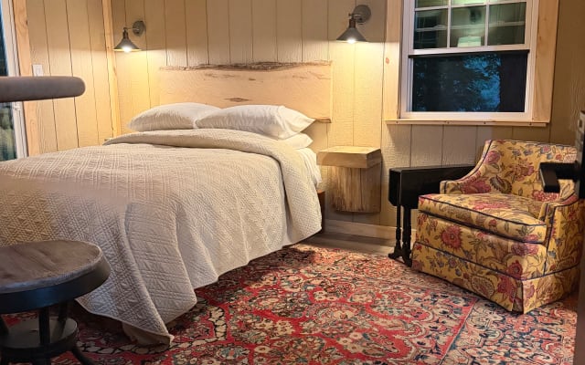 Creekside Hütte auf einer ruhigen 32 Hektar großen Farm. 10 Minuten in