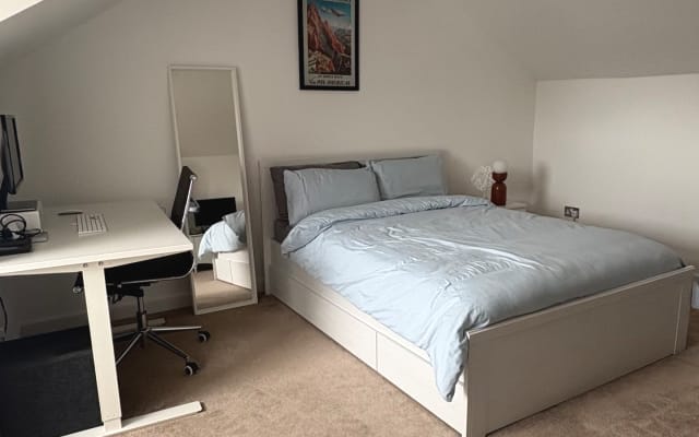 Cozy and peaceful room in North London.