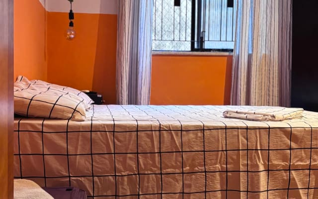 I offer a single room in the heart of Lapa. Welcome