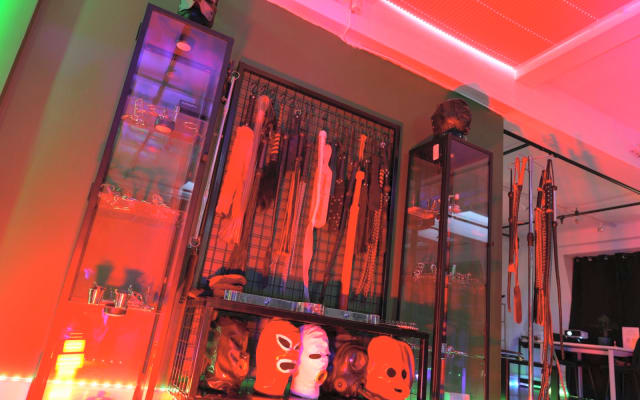 London Dungeon Suite ( Hoxton )