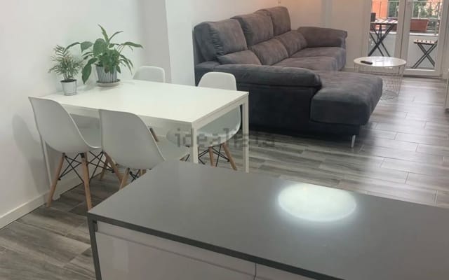 Habitación privada en piso reformado y muy luminoso