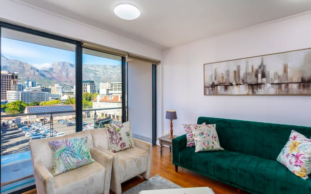 Mountain and City view 2 Bedroom appartment in Cape Town