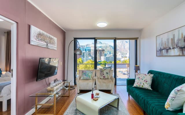 Mountain and City view 2 Bedroom appartment in Cape Town - Picture 10