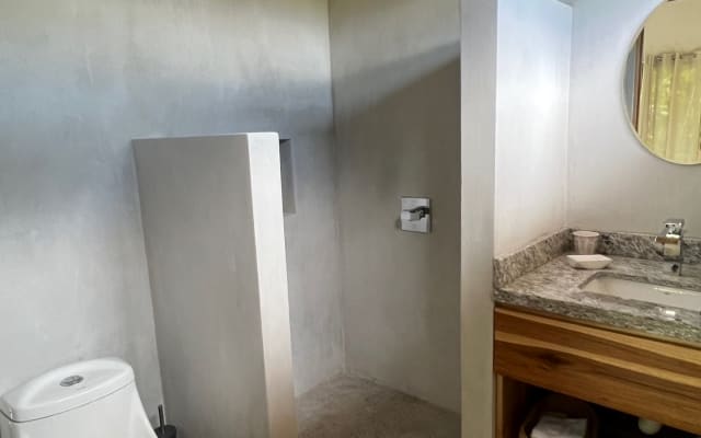 Anúncio de Mike em misterb&b - Casa de banho moderna com água quente