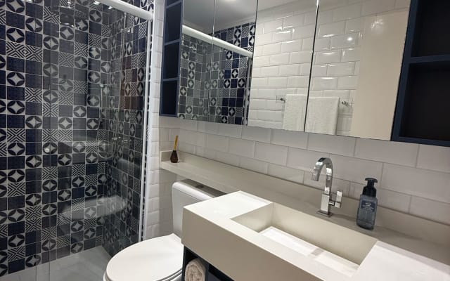     Moderno 2BR | Balcone, parcheggio, spazio di lavoro e pet friendly - Foto 17