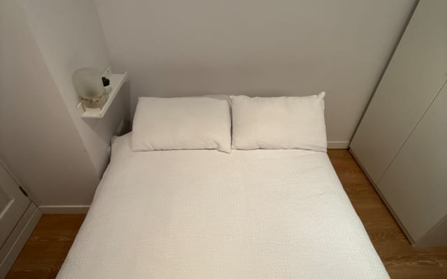 Habitación privada con baño compartido. Excelente ubicación