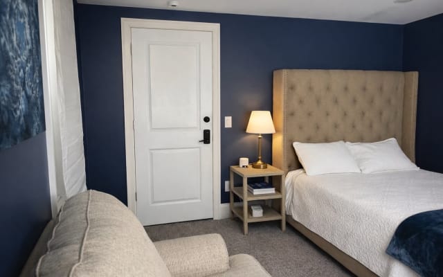 Downtown-Slumber Haven Free:Laundry+wifi+parking
