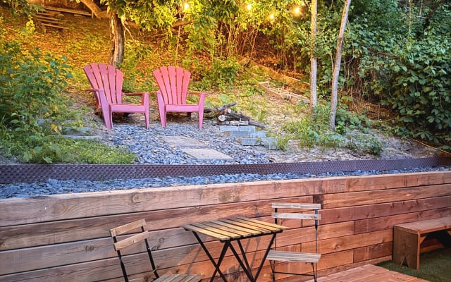 Cozy Private Cabin in Toronto  w/ Free Parking - Picture 10