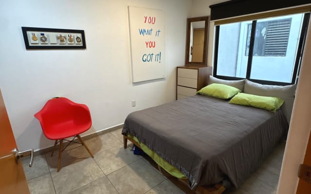 Disfruta de habitación con baño privado en excelente ubicación.