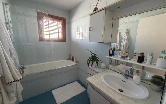 comfortable and intimate room ***