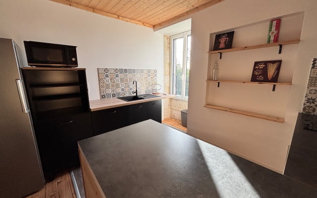 Enjoy an air-conditioned apartment in the countryside near Niort