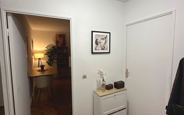 Bel appartement, 8 min à pieds de la défense.