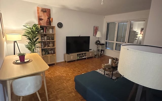 Bel appartement, 8 min à pieds de la défense.