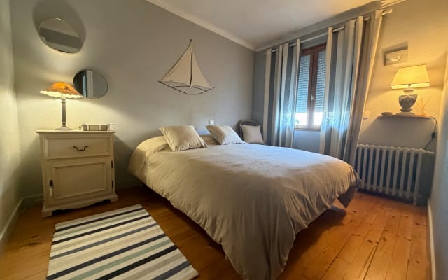 comfortable and intimate room ***