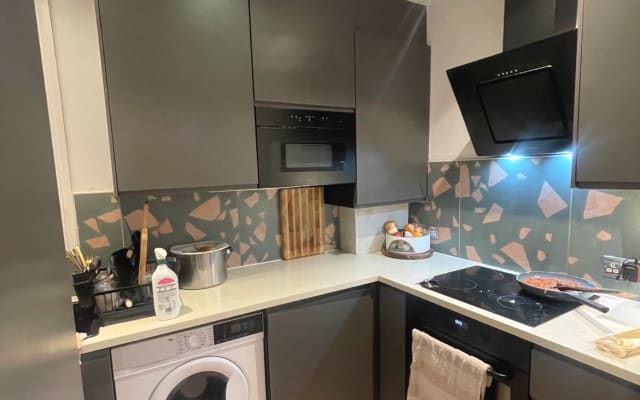 Quiet LGBTQ+ Room by Tottenham Stadium & Transport