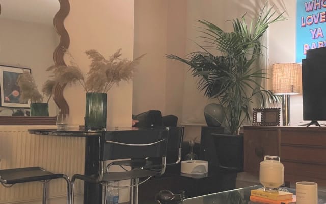 Quiet LGBTQ+ Room by Tottenham Stadium & Transport