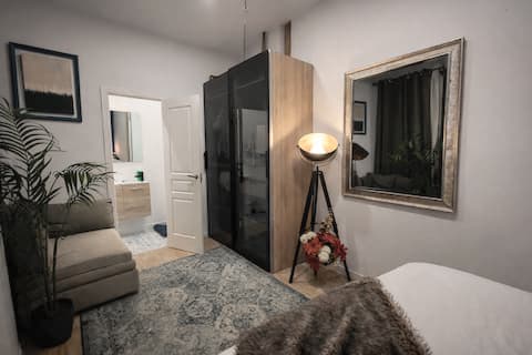Double ensuite room in Malasaña, 3' walking from Gran Via