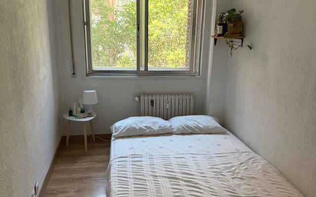 Luminosa habitación, a pasos del centro. Madrid Río