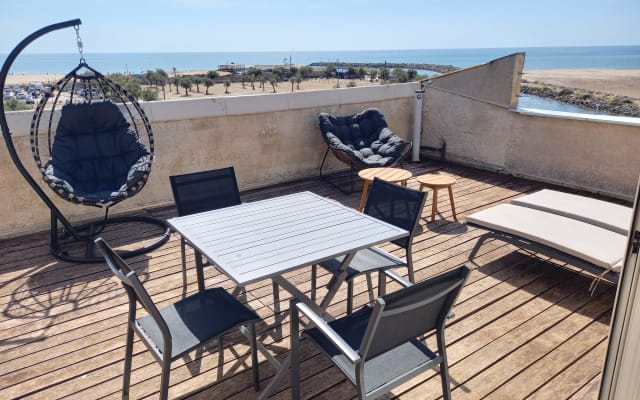 Terraço com vista para o mar, sem vizinhos em frente, no último andar