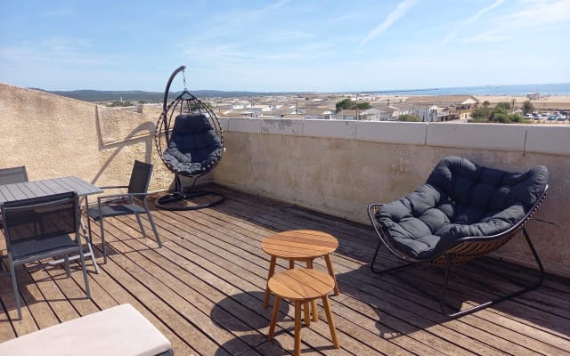 Terraço com vista para o mar, sem vizinhos em frente, no último andar