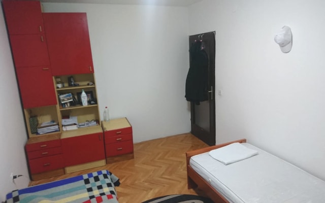Habitación luminosa y espaciosa en Skopje: a un paso de todo