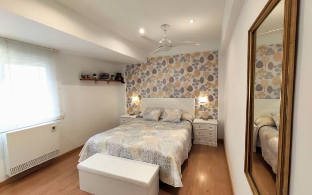 Bright & cosy 1 BD flat with office for 2 ppl close to the old town