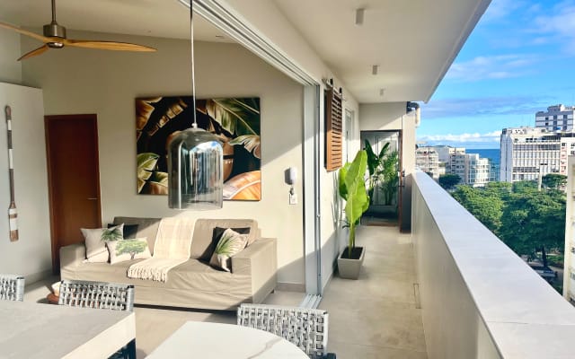 Luxury penthouse with terrace and sea view in Ipanema