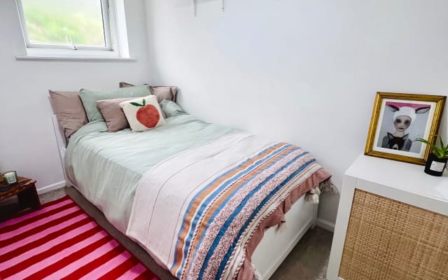 Beautiful home, 5 minute walk to the beach and all amenities
